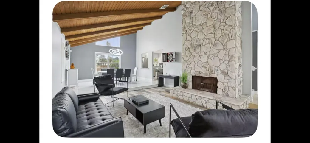Living/Dine Area