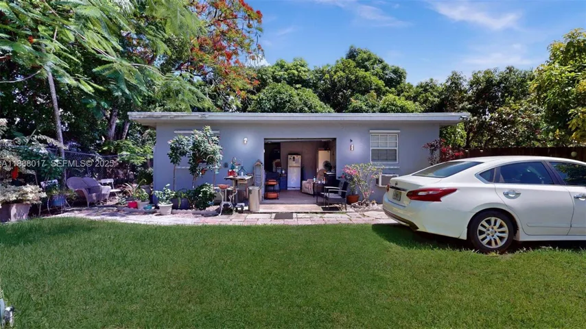 GARAGE/EFFICIENCY