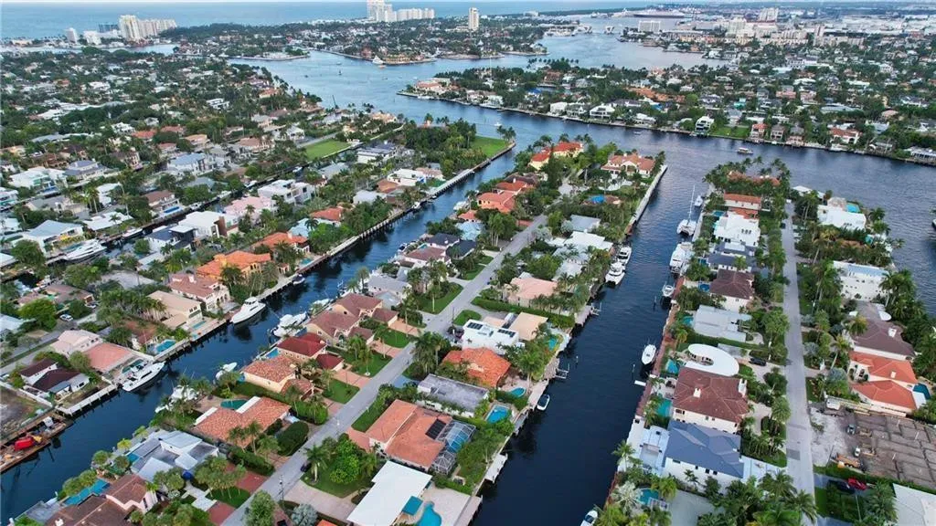 THE BUILDING IS LOCATED AT THE END OF THIS STREET AMONGST MULTI-MILLION-DOLLAR MANSIONS- YOU CAN SEE THE OCEAN ON THE LEFT, WHERE THE HEART OF FORT LAUDERDALE BEACH AWAITS YOU!