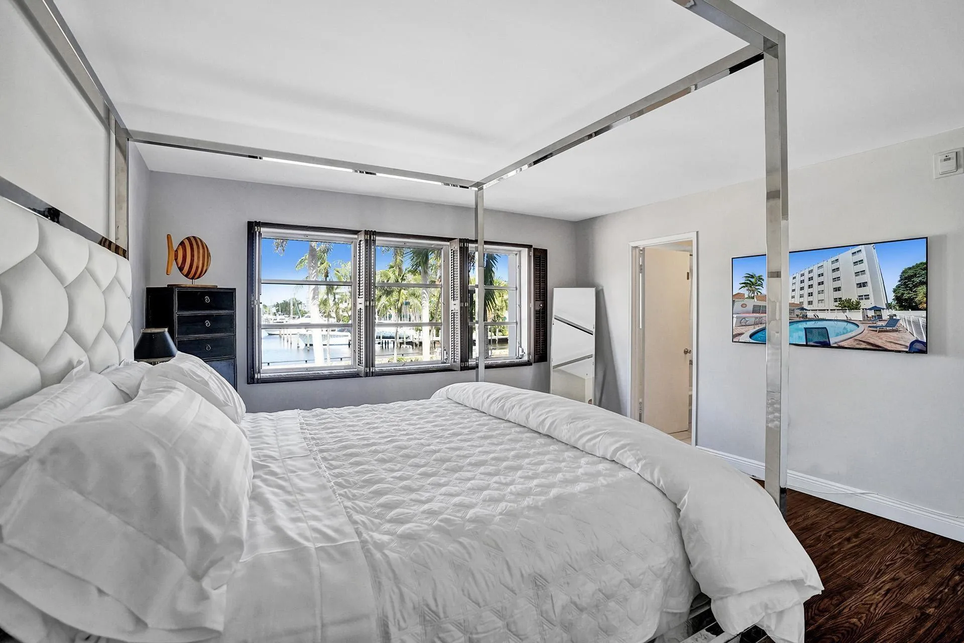 BEAUTIFUL LARGE BEDROOM FOR KING SIZE FIT, WITH GREAT WATER VIEWS.