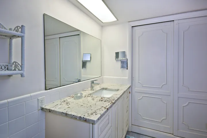 Extra en suite bath
