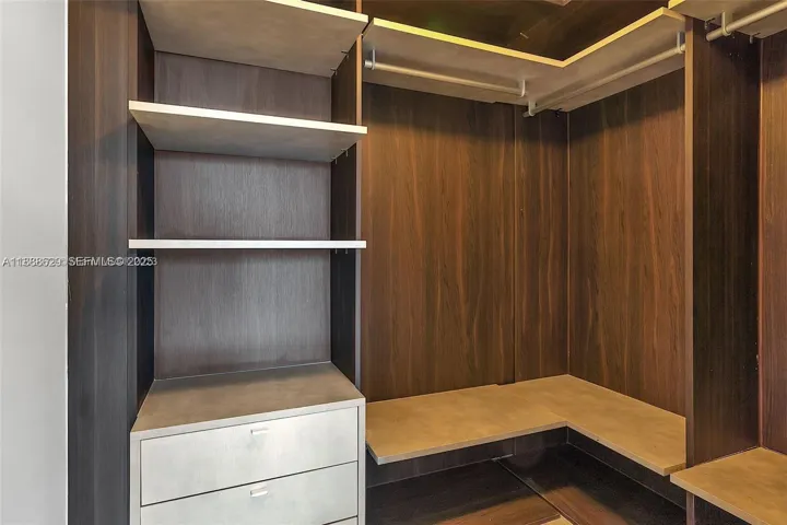Master Bedroom - Closet