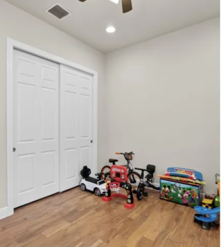2nd bedroom -toy room