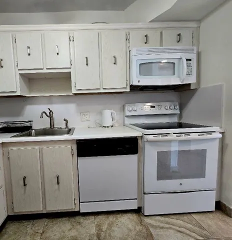 EAT IN KITCHEN