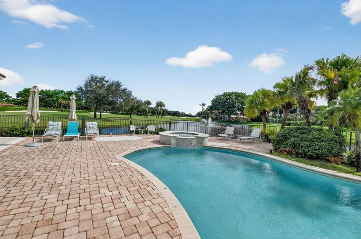 LARGE FREEFORM POOL AND SPA