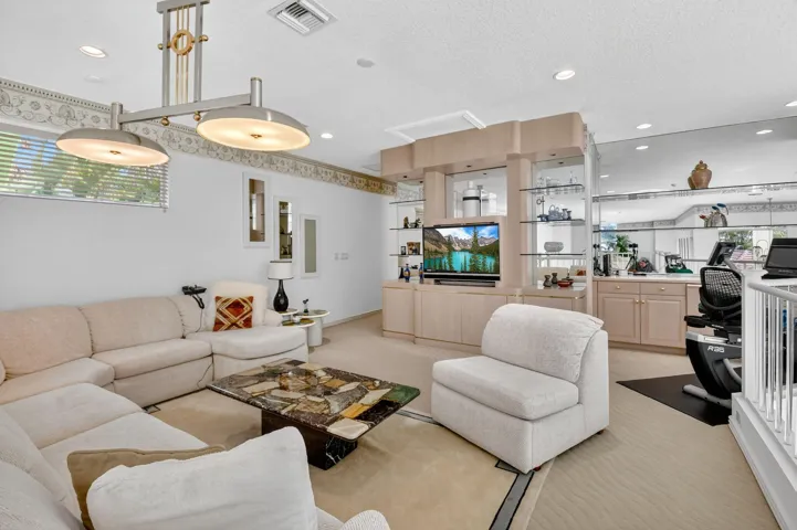 LOFT W/ 2ND WET BAR