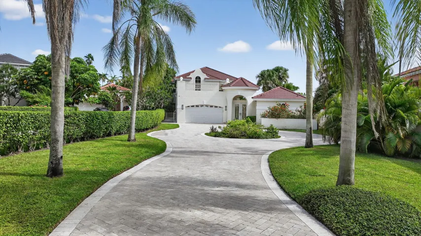 PRIVATE LONG TRAVERTINE MARBLE DRIVE