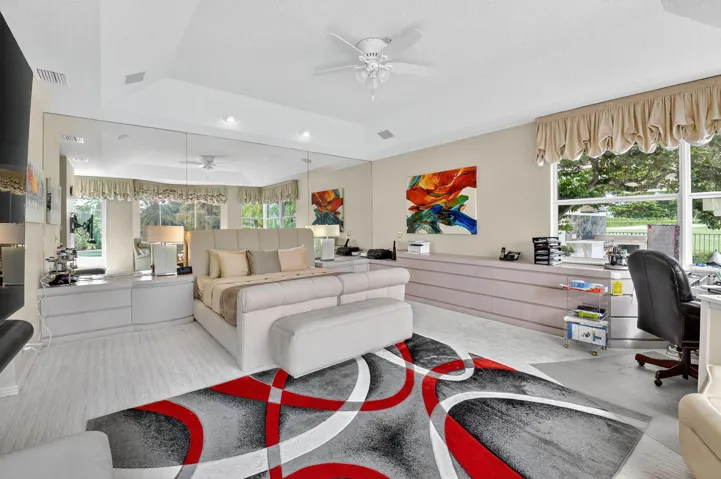 LARGE PRIMARY SUITE