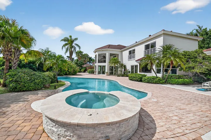 LARGE FREEFORM POOL AND SPA