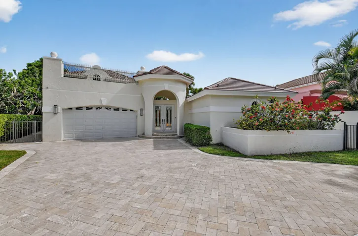 PRIVATE COURTYARD HOME