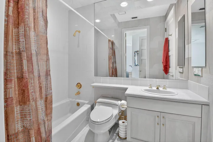GUEST BATH ON 2ND LEVEL