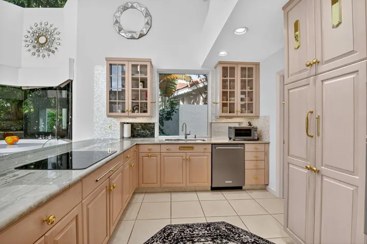 GOURMET KITCHEN