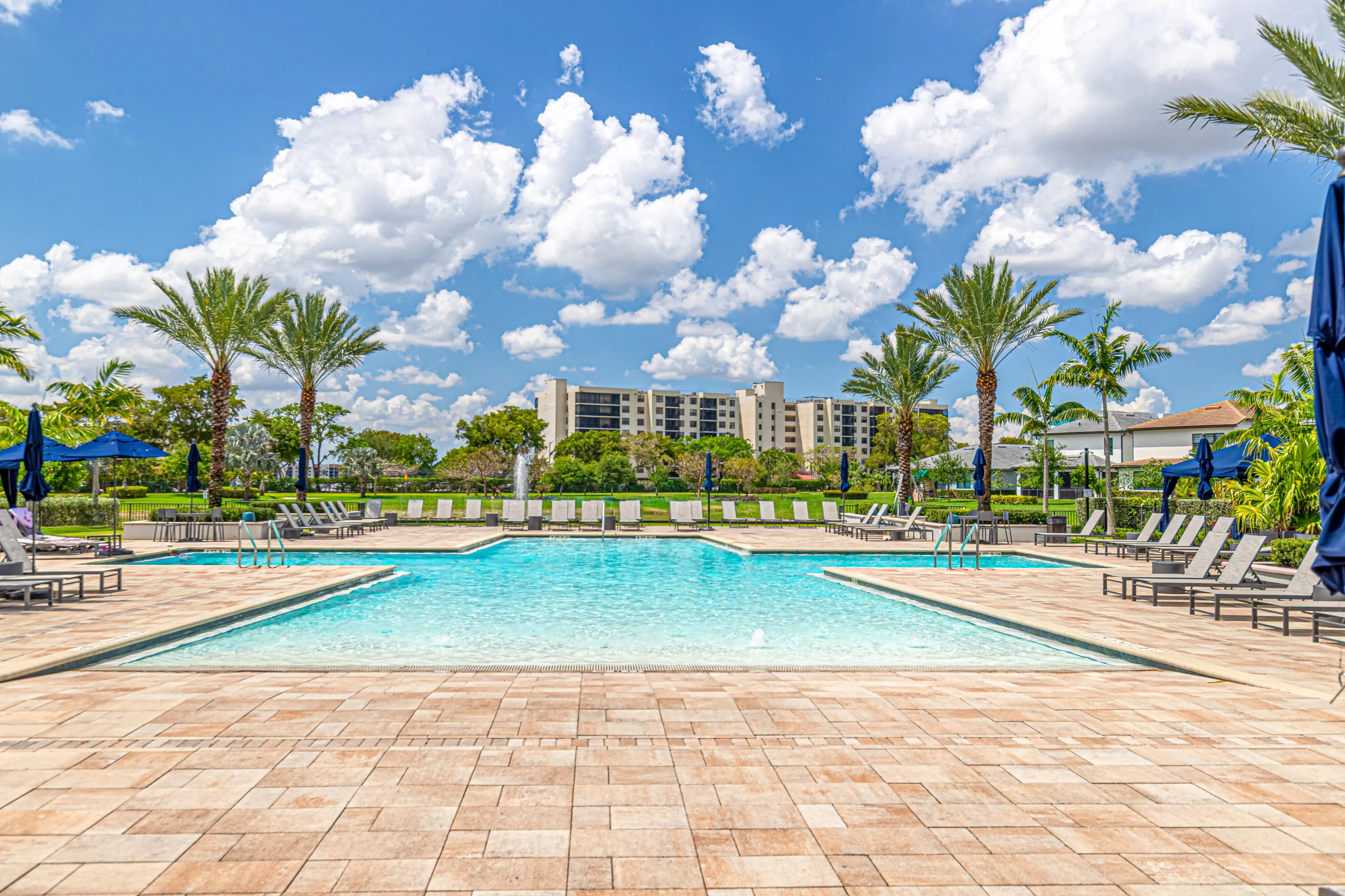 Clubhouse-Pool