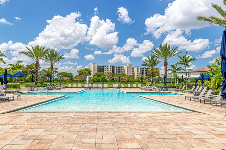 Clubhouse-Pool