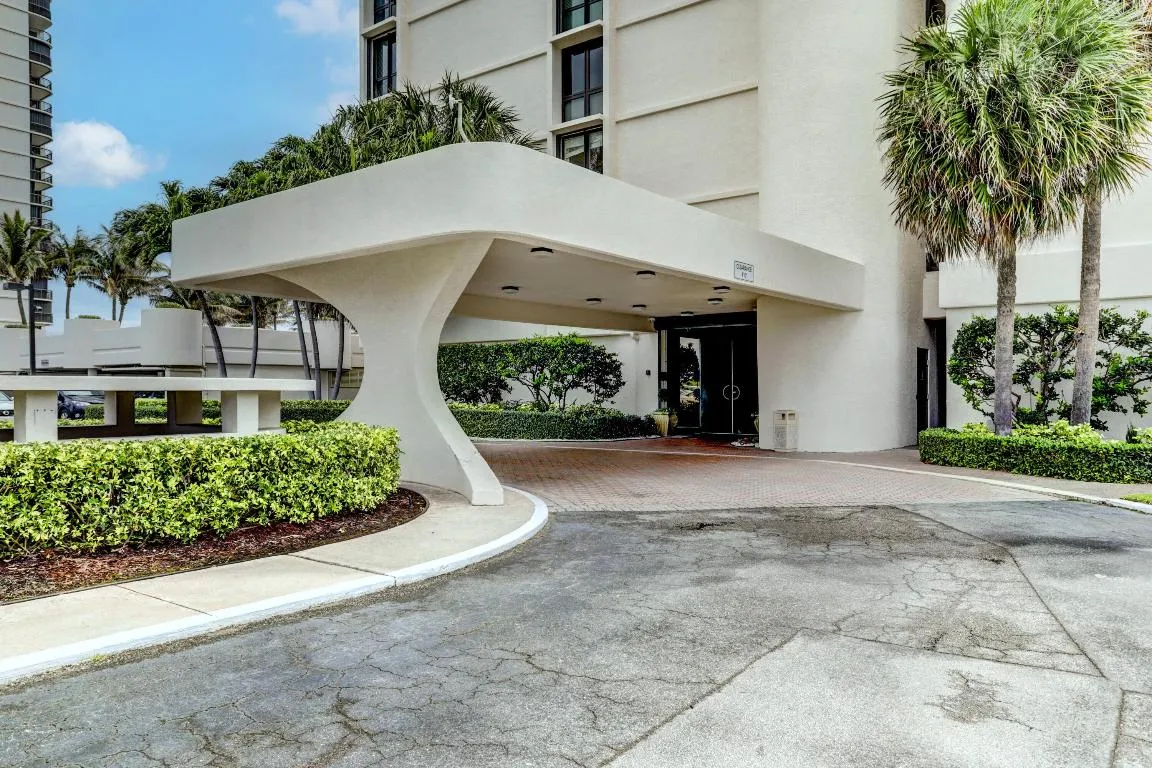 Porte Cochere
