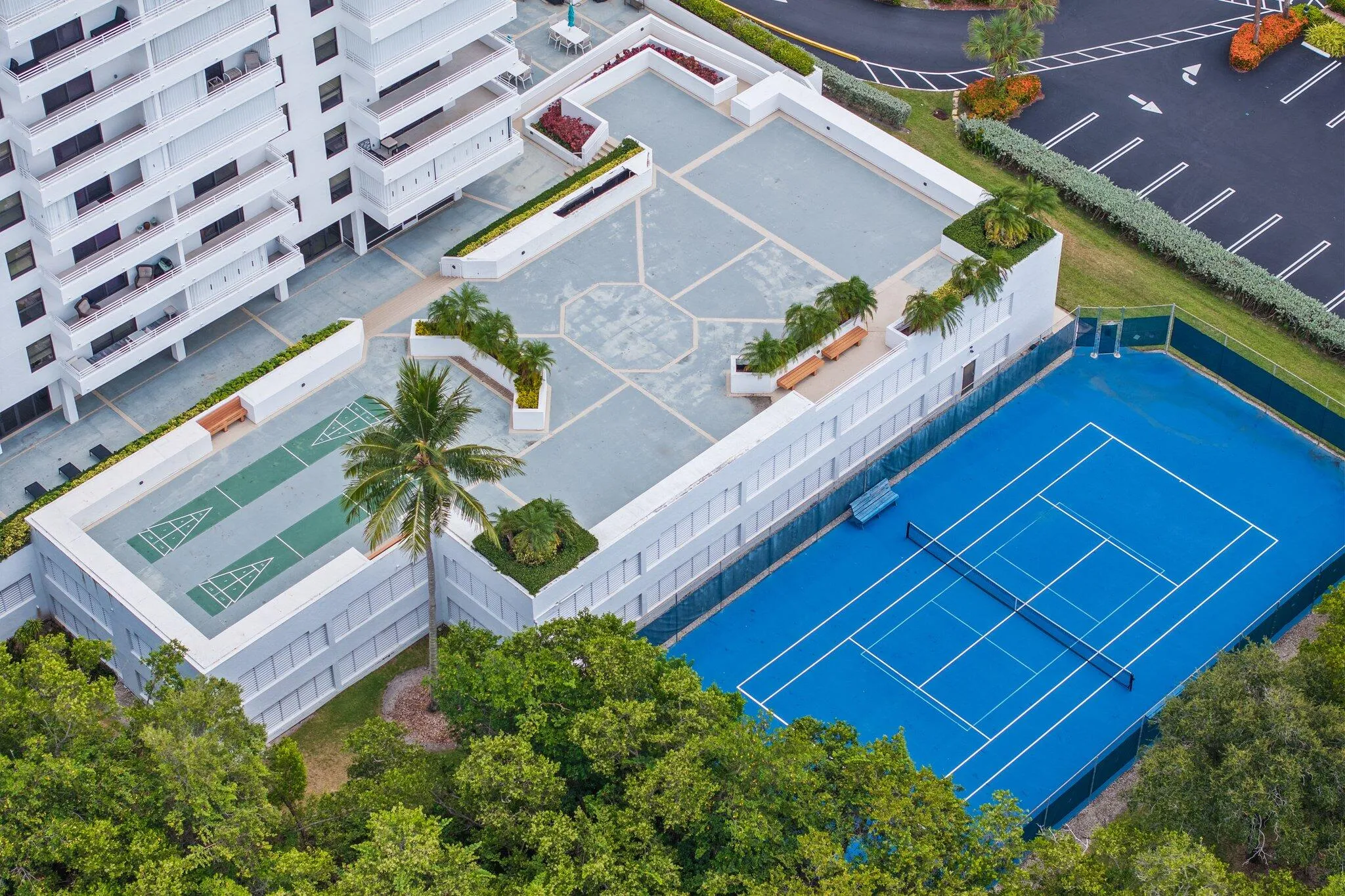 TENNIS & SHUFFLE BOARD