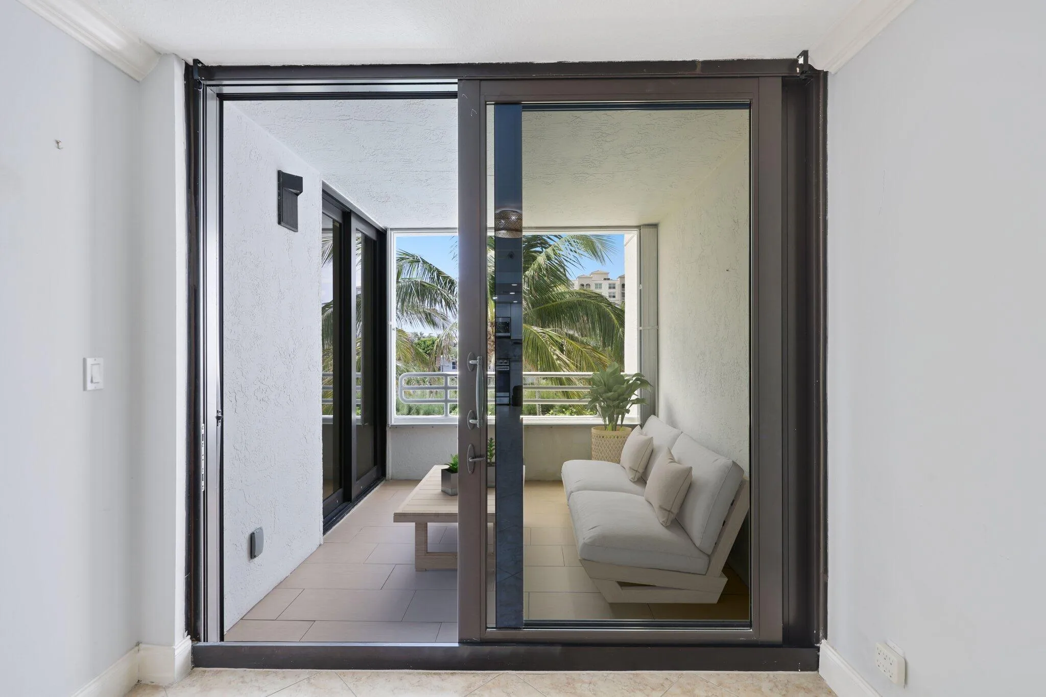 VIRTUAL STAGING