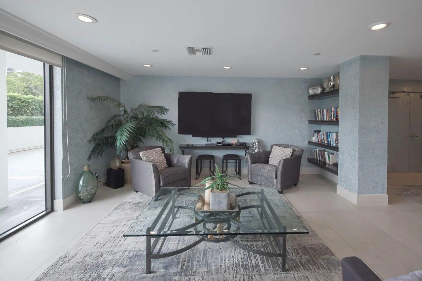 CLUB ROOM