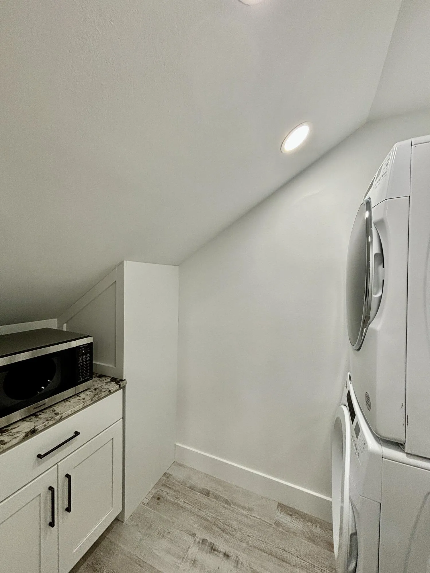 Off-the-kitchen area