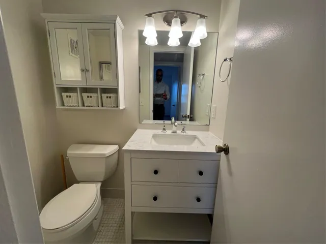 1/2 Bath
