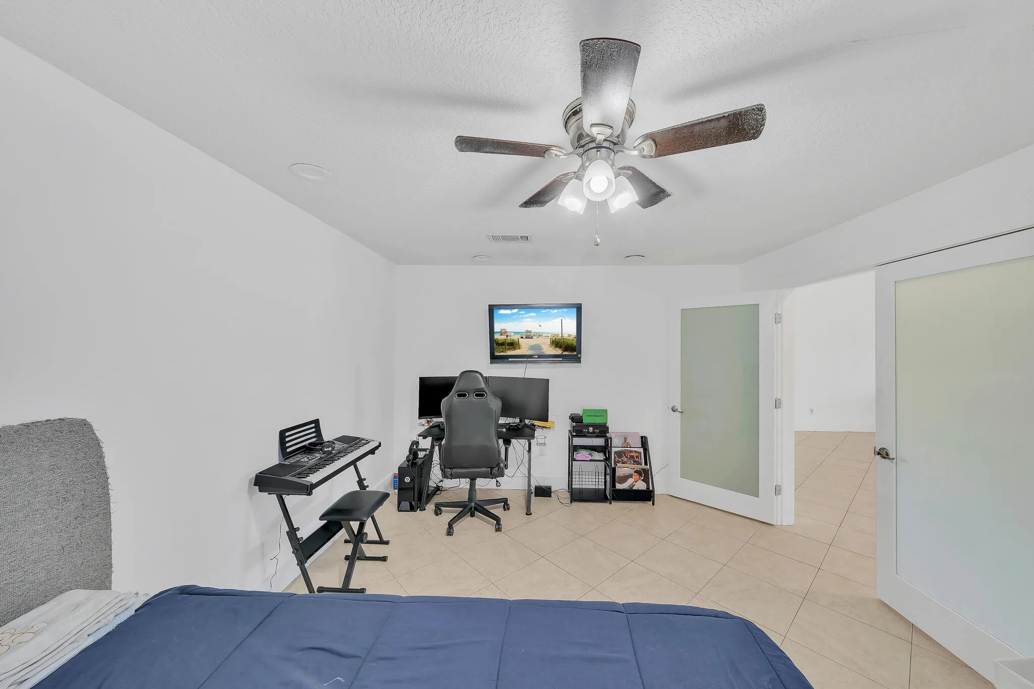 23 Guest Bedroom A (4)