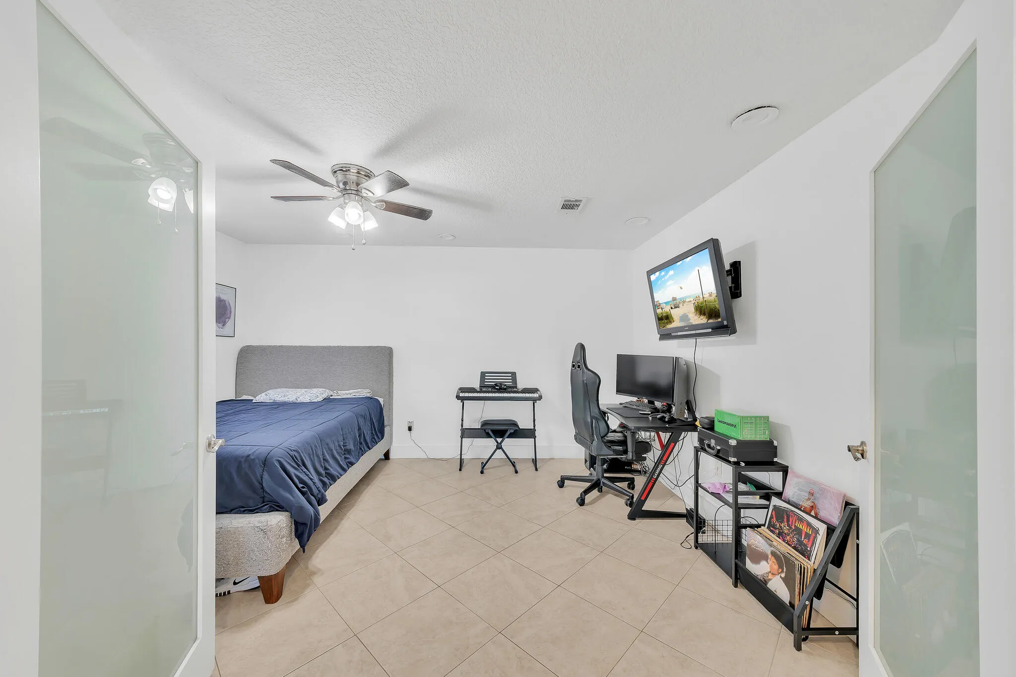 23 Guest Bedroom A (1)