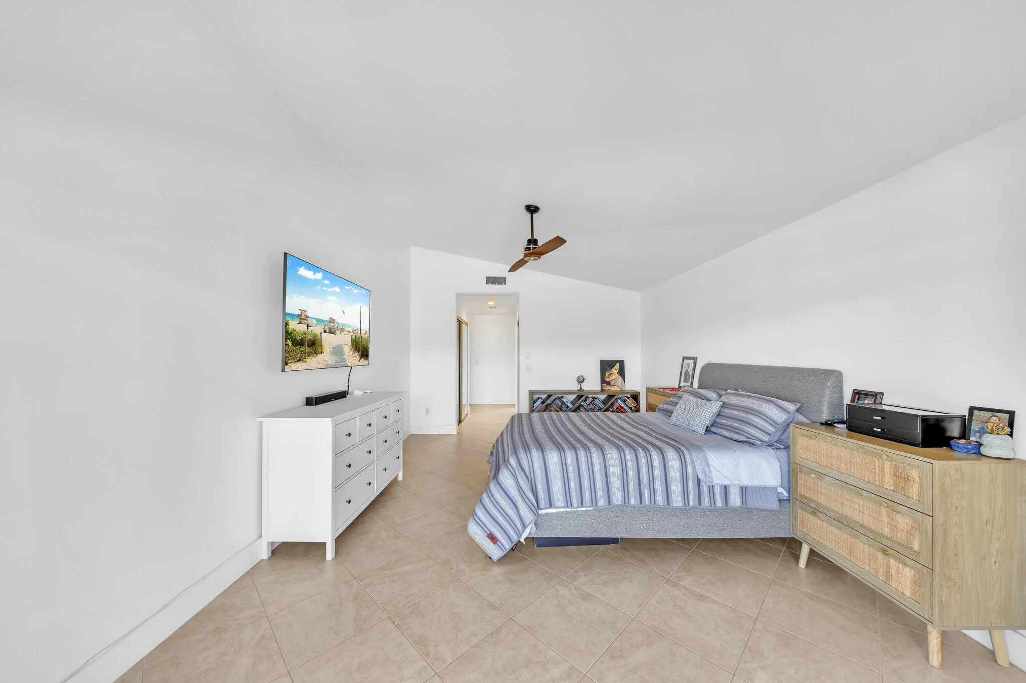18 Primary Bedroom