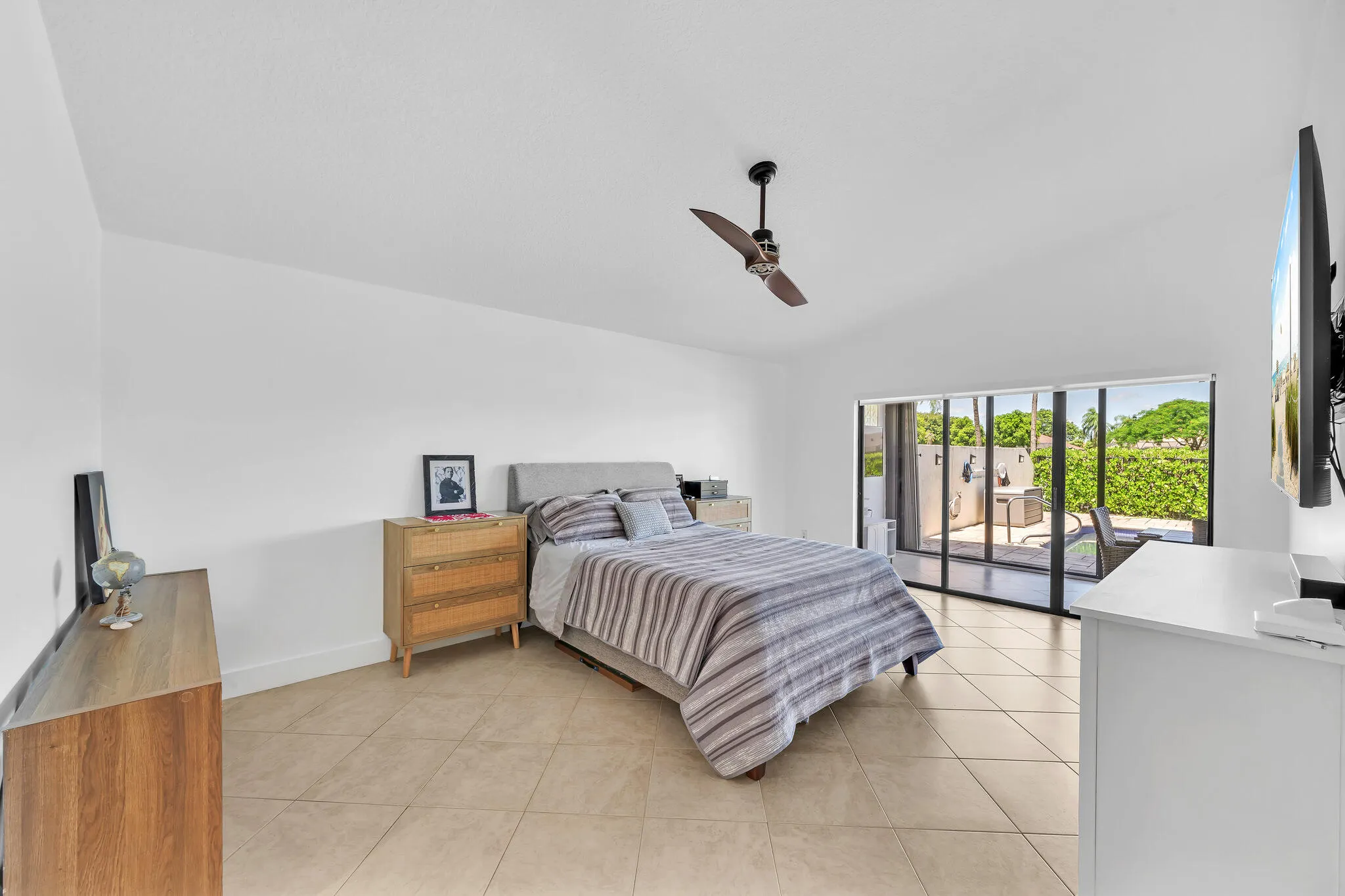 14 Primary Bedroom (6)