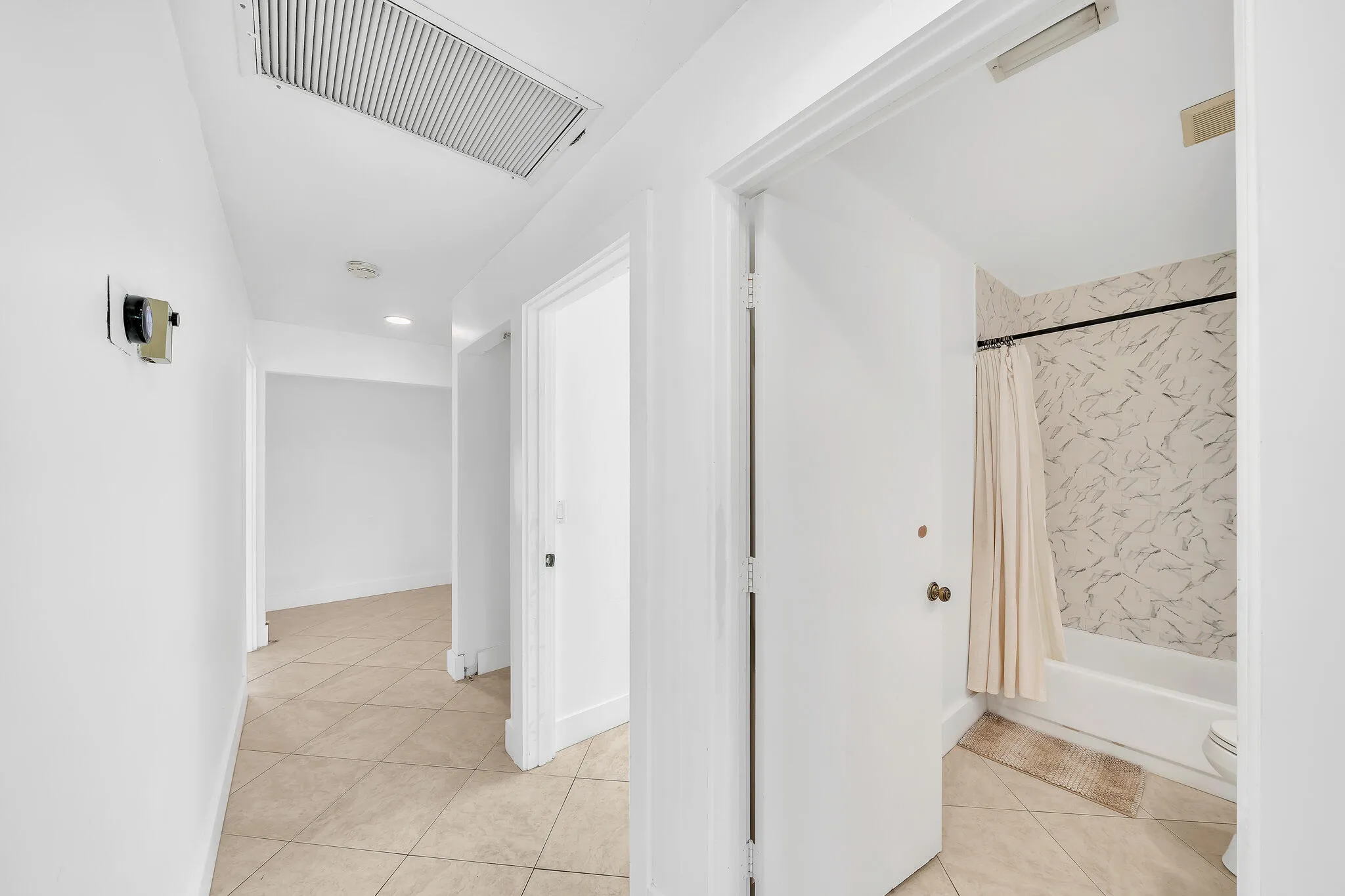 24 Foyer (2)