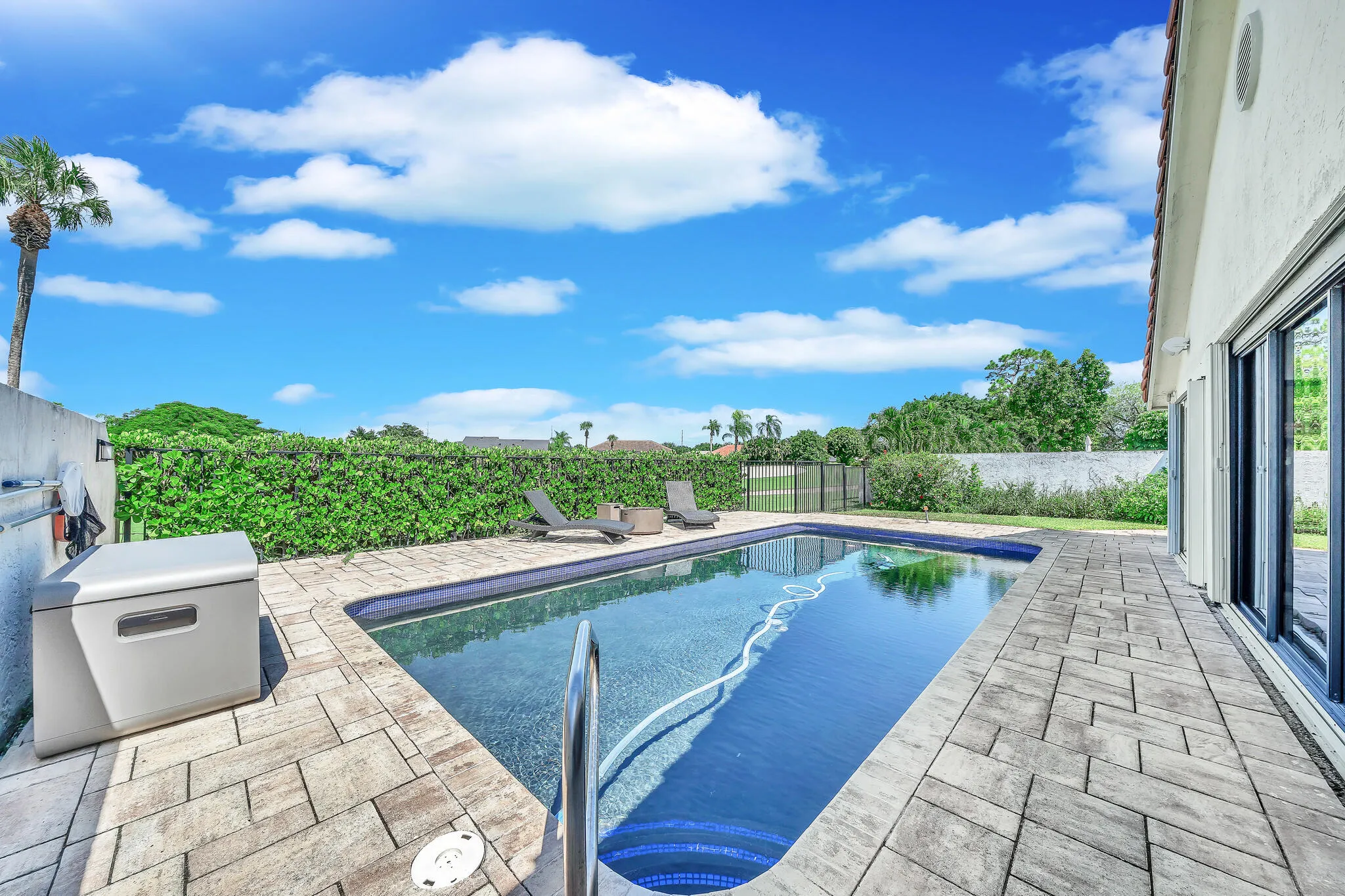 16 Pool (1)