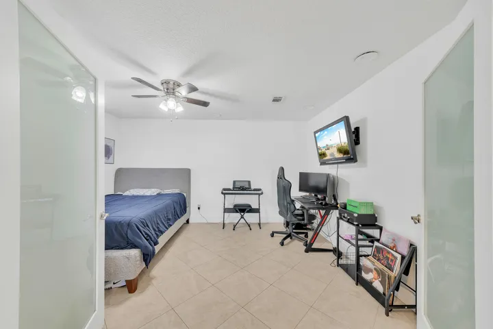 23 Guest Bedroom A (1)