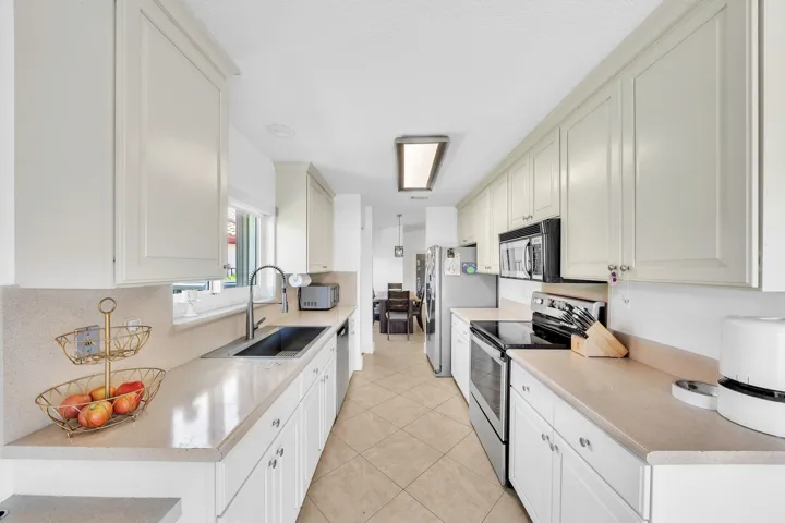 12 Kitchen (3)