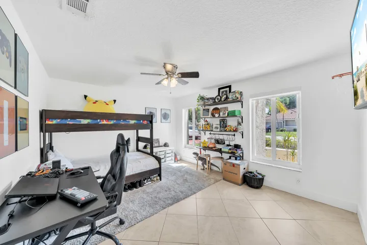 27 Guest Bedroom B (2)