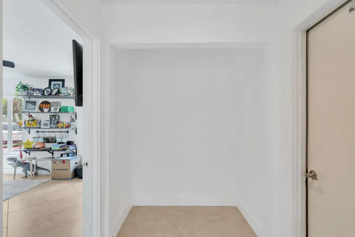 27 Guest Bedroom B (1)