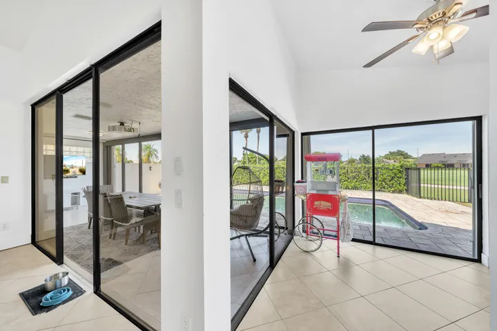 11 Breakfast Nook (2)
