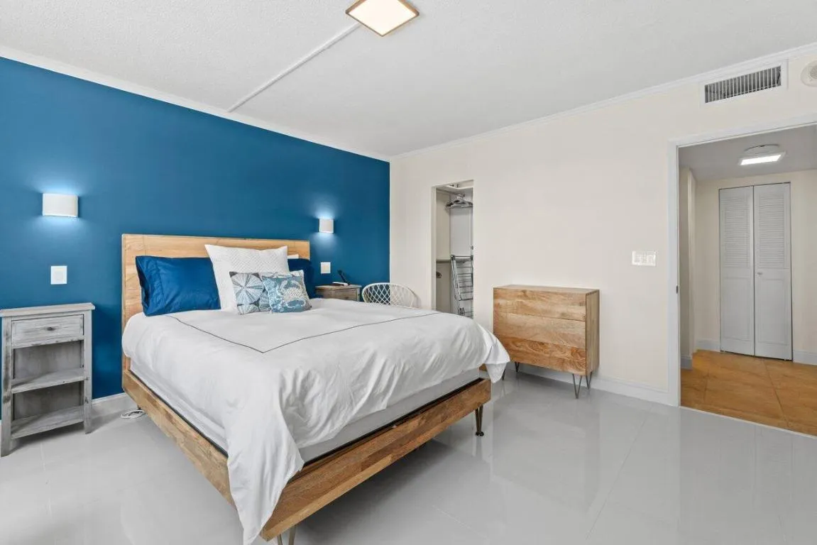 027-3450SouthOceanBoulevard-515-PalmBeac