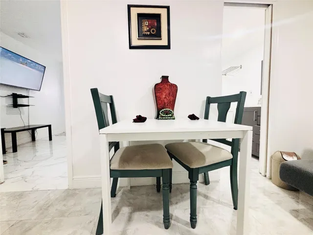 Breakfast/Dining Table