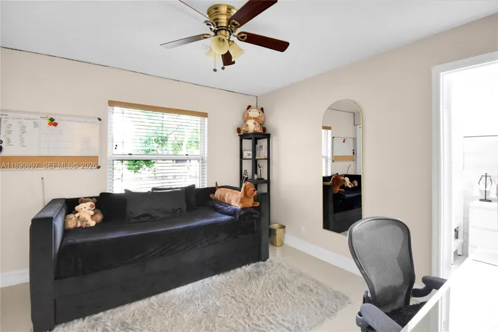 Large ensuite bedroom