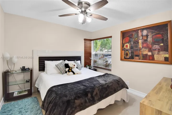 Large secondary bedroom