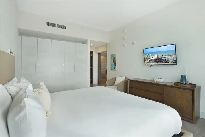 Main bedroom with king size bed