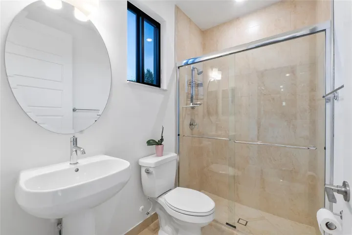Cabana Bathroom (First Floor)