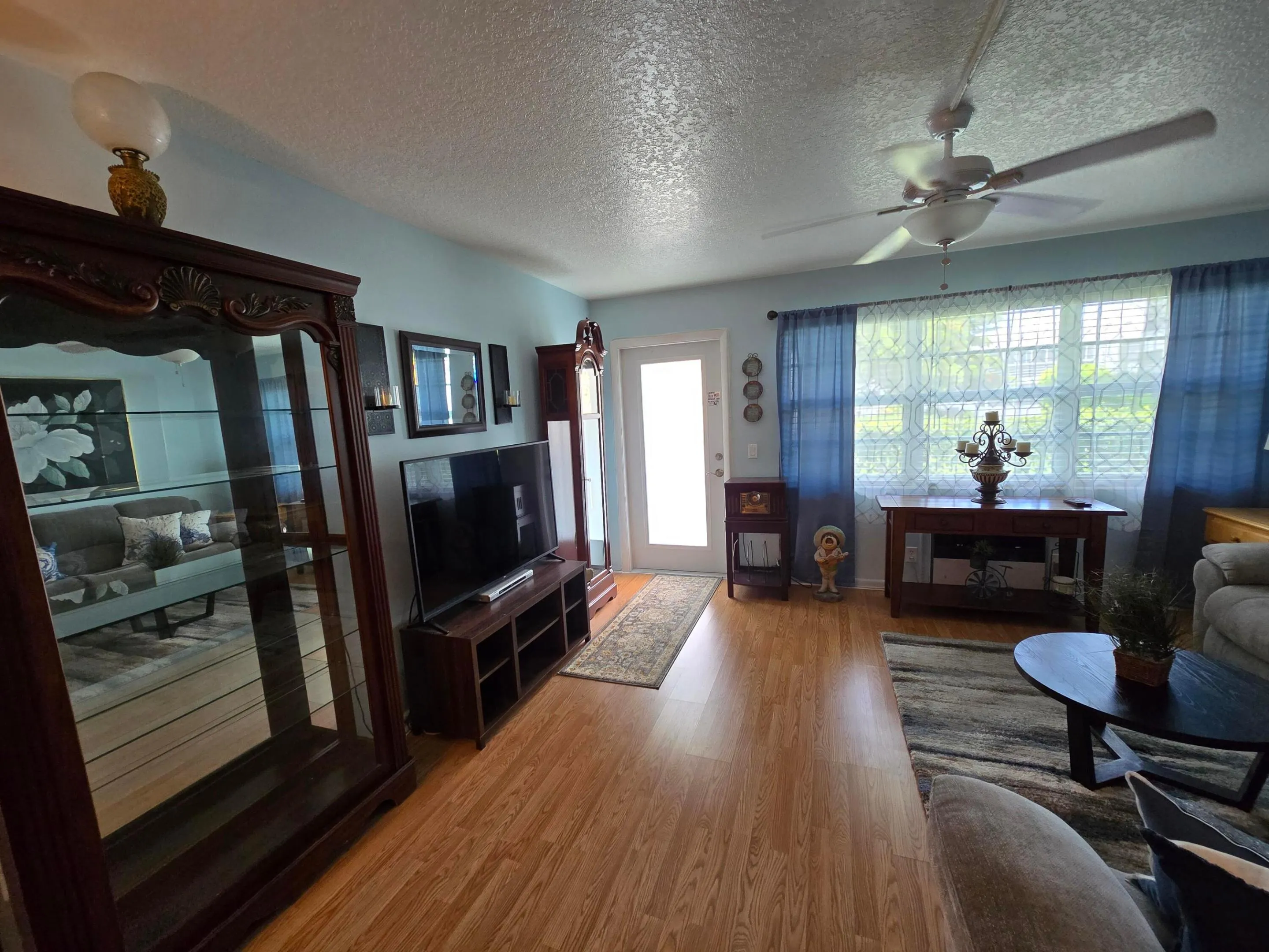 Living Room & Dining Room 8...