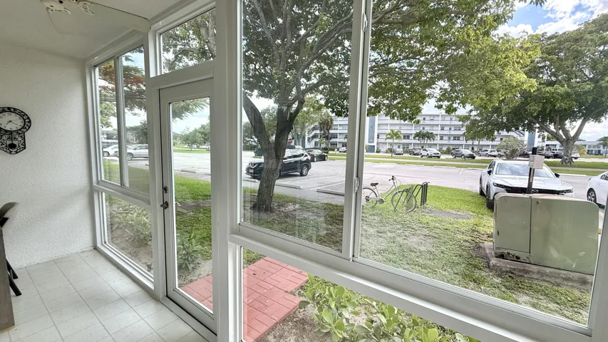 Enclosed Patio -Hurrican Impact Windows