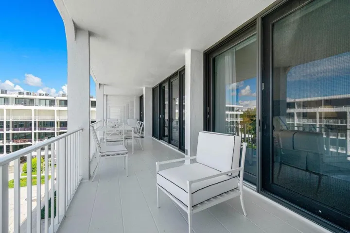 024-2784SouthOceanBoulevard-403S-PalmBea