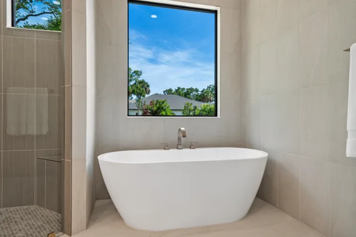 Master Bath Soaker Tub