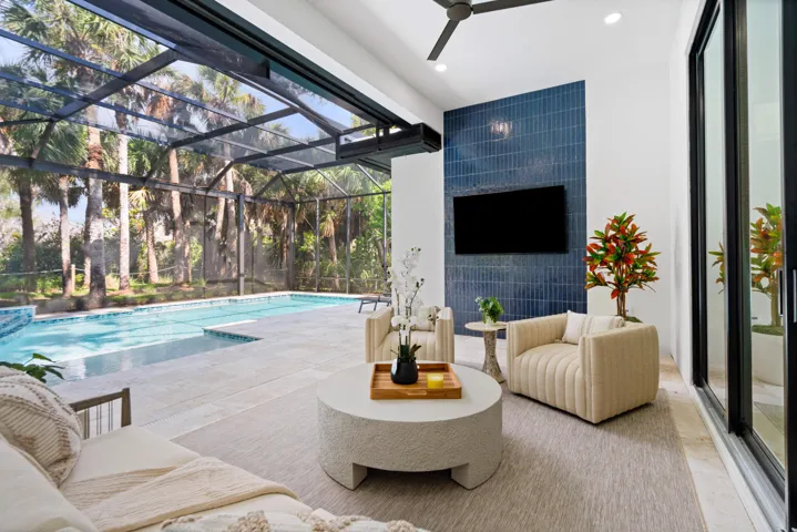Lanai to Pool