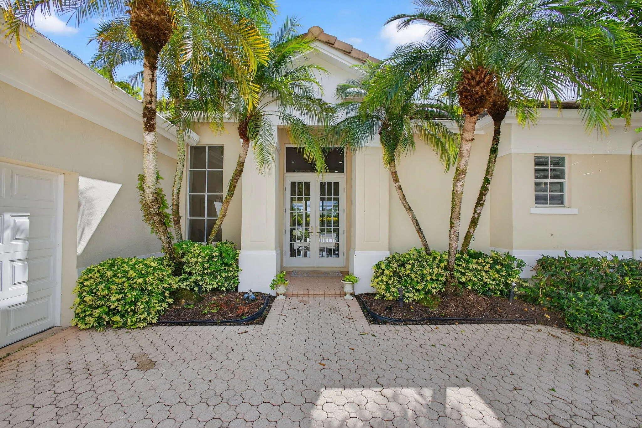 Front doorDoo