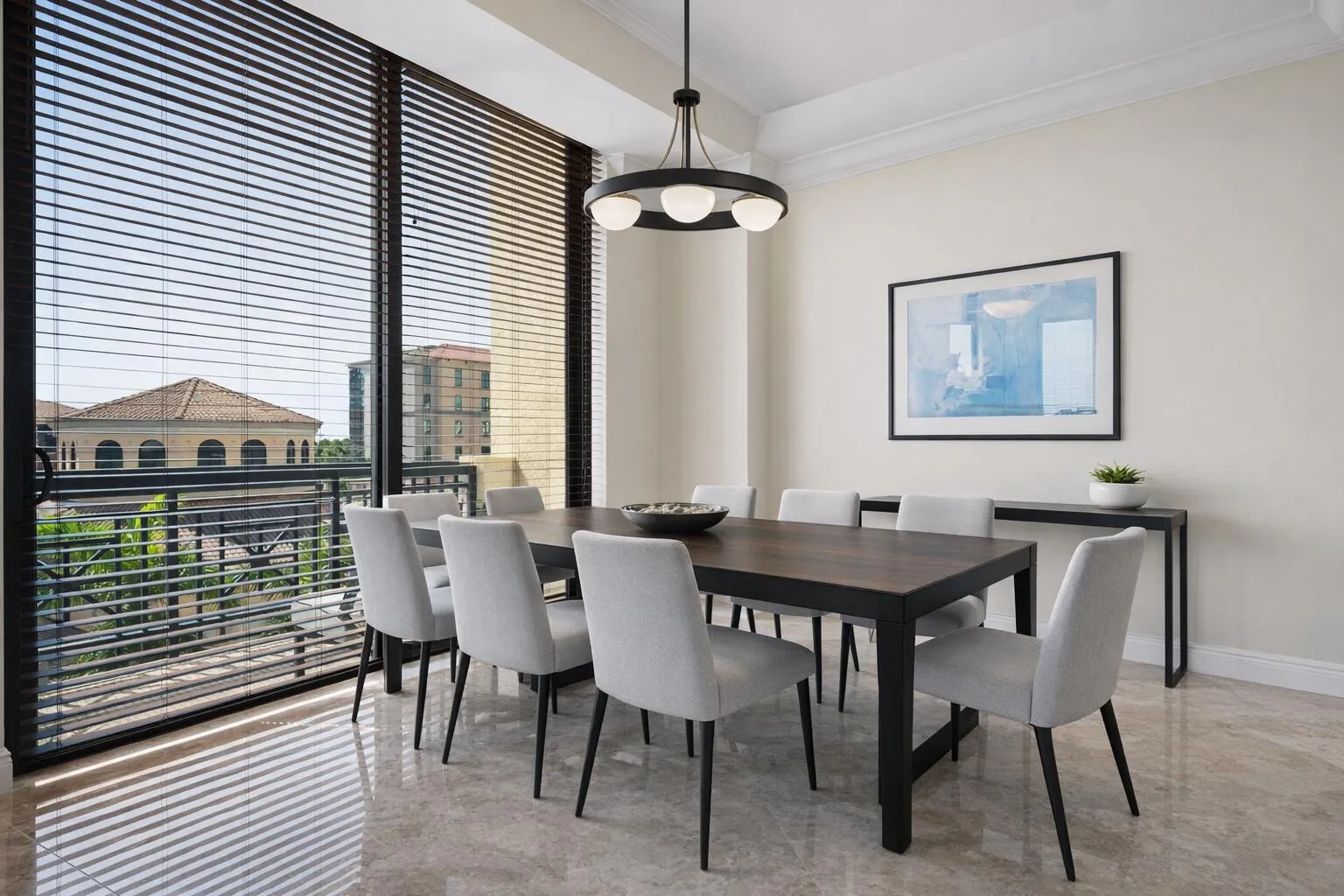 STAGED DINING