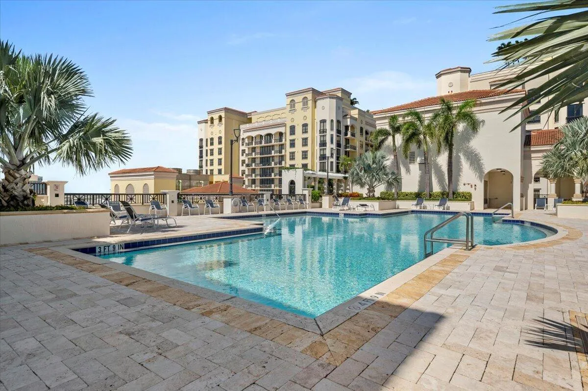 ROOFTOP POOL