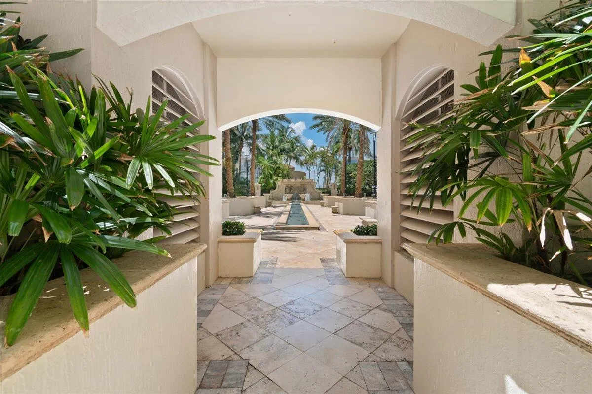 7TH FL COURTYARD